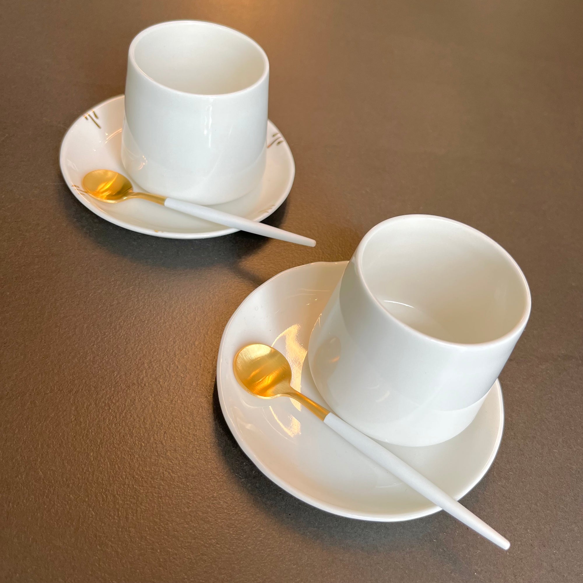 CUP AND SAUCER SIMPLE BLANCHE & GOLD - SET OF 4